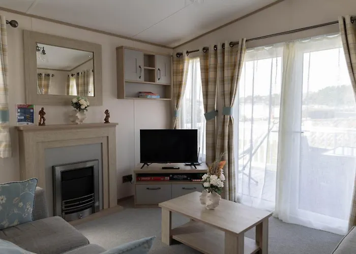 Hiba Luxury Lodge At Parkdean Cayton Bay Holiday Park