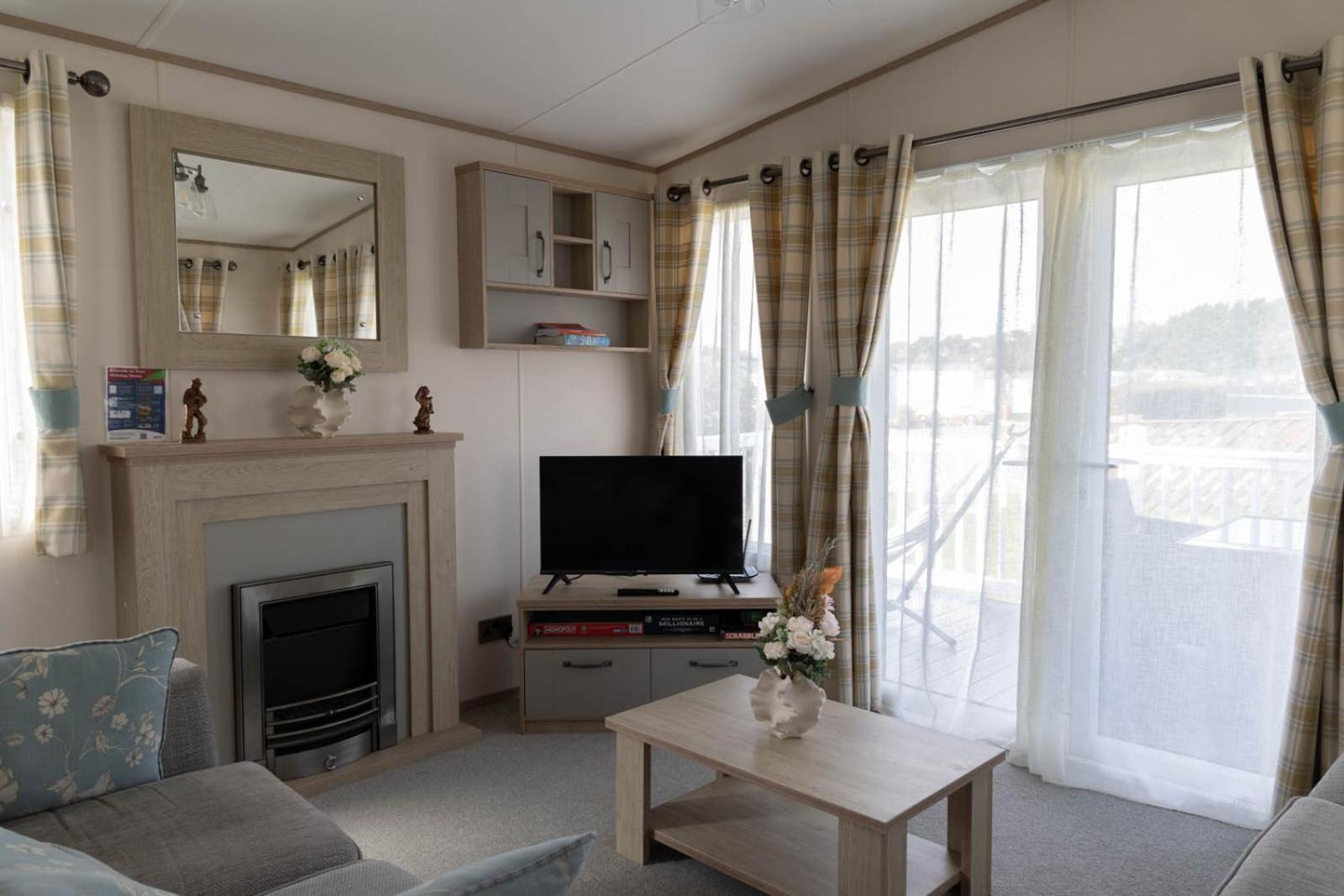 Hiba Luxury At Parkdean Cayton Bay *