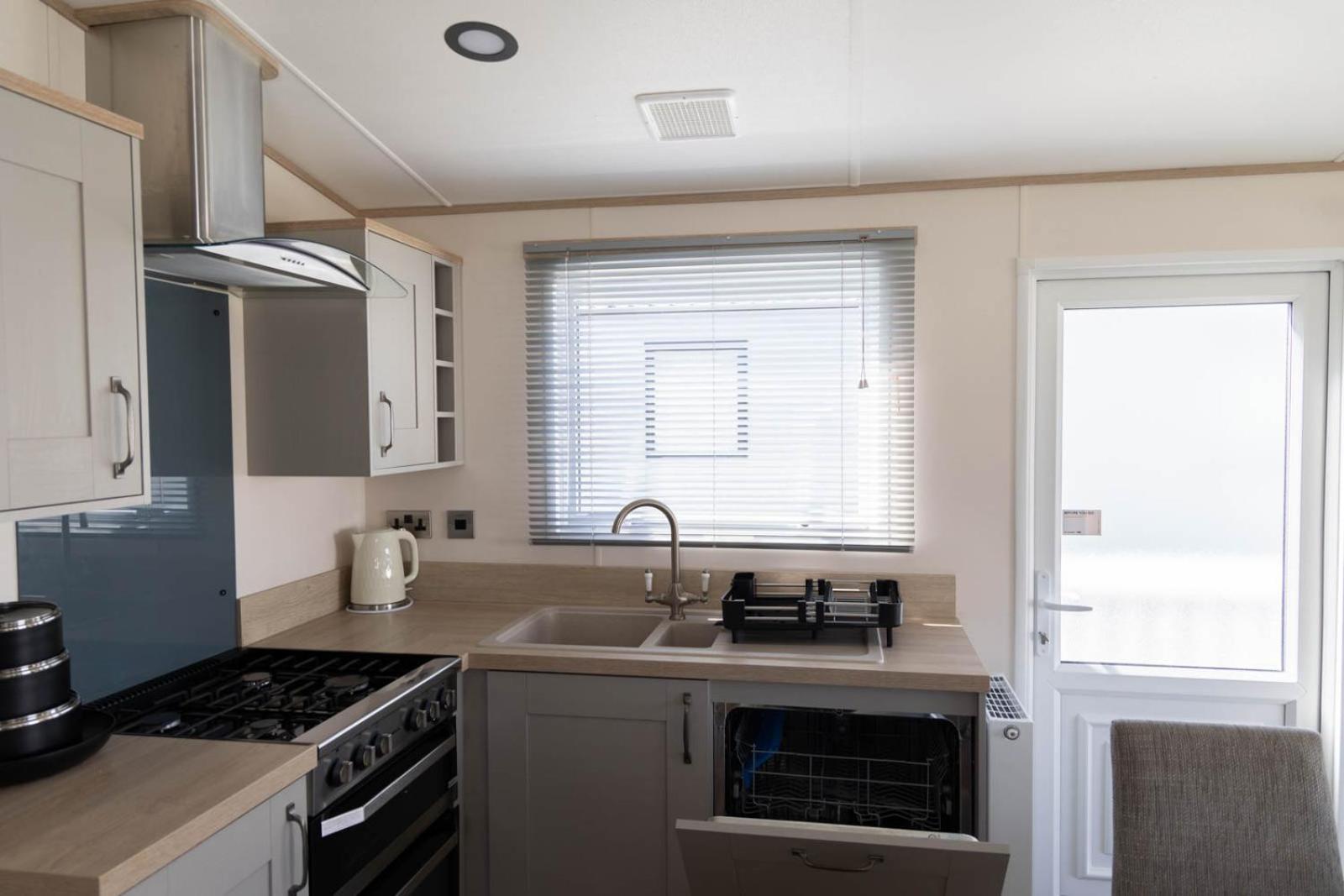 Hiba Luxury At Parkdean Cayton Bay